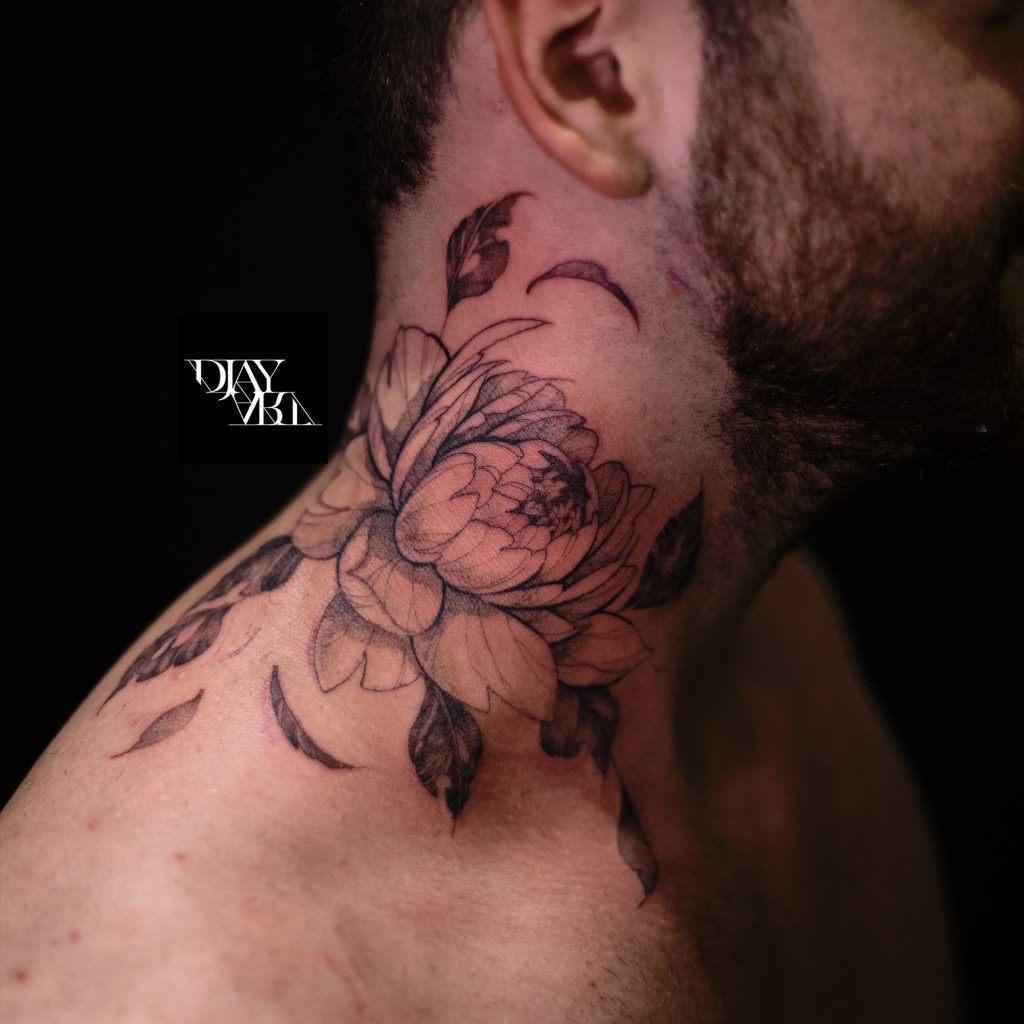 Tatouage floral pivoine par DjayArt