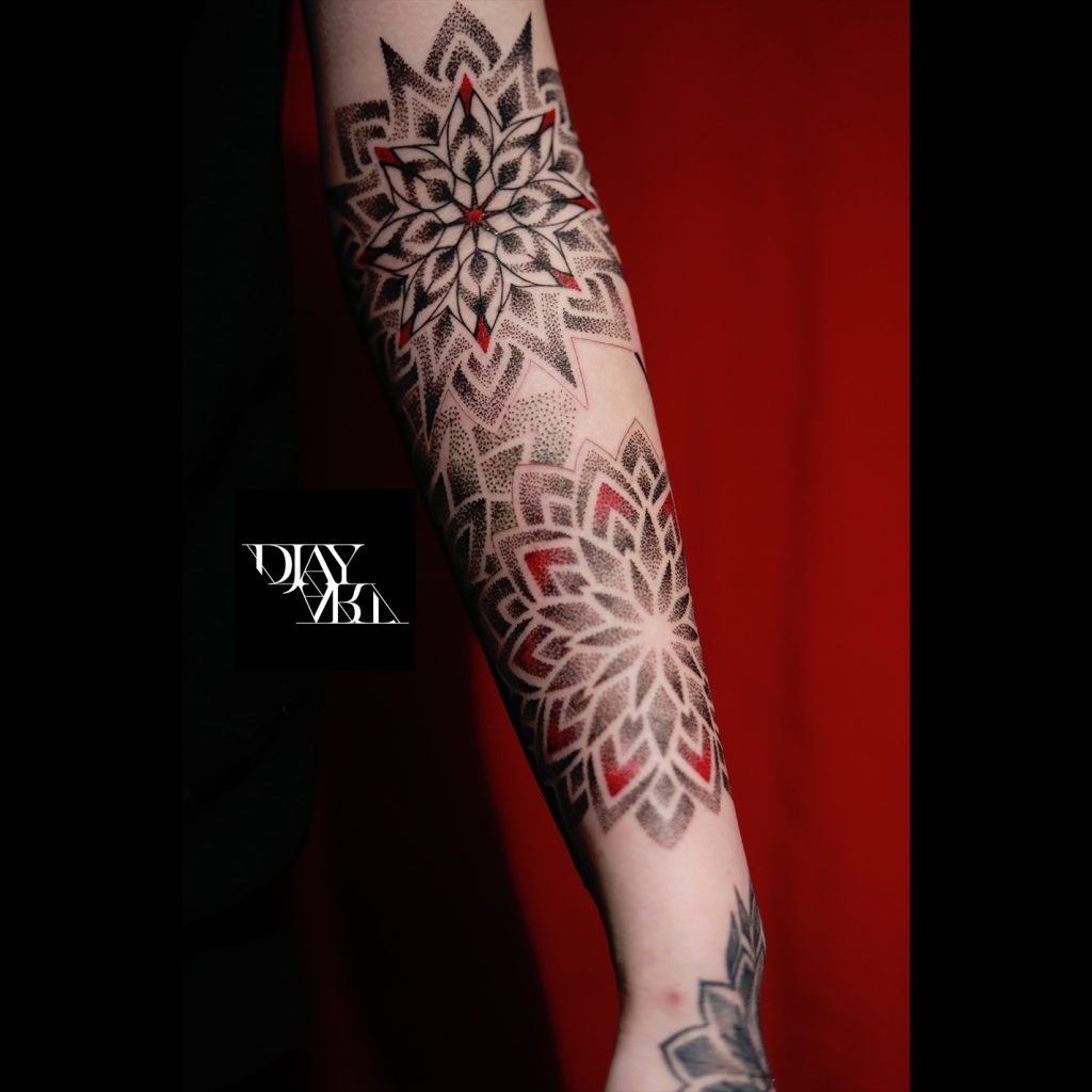 Tatouage mandala géométrique par DjayArt