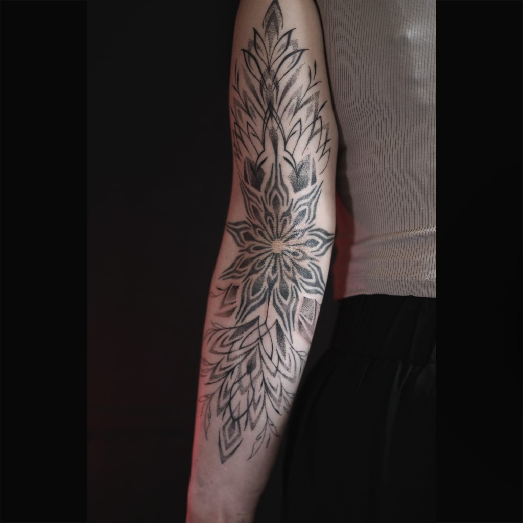 Tatouage mandala géométrique par DjayArt